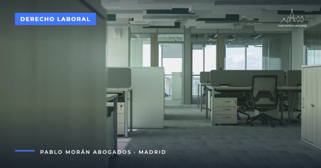 Oficina diáfana con puestos de trabajo: contrato temporal en fraude de ley y paso a indefinido, abogado laboral en Madrid