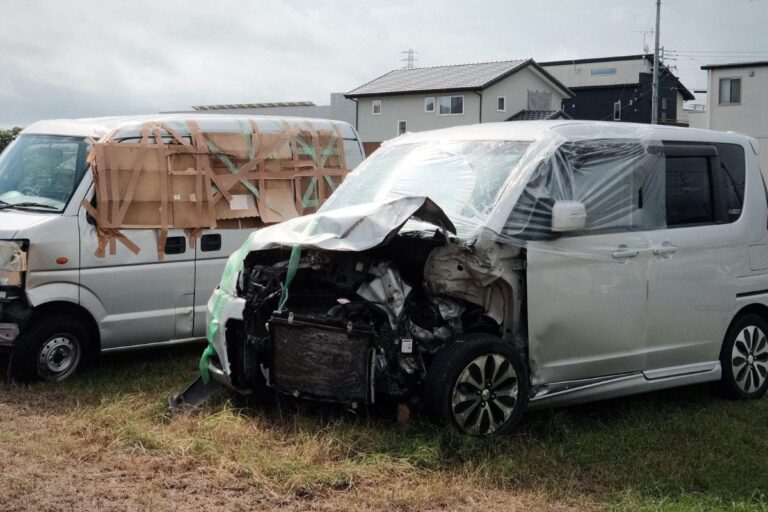 Vehículo con daños tras una colisión: abogado para reclamar los daños materiales del accidente en Madrid