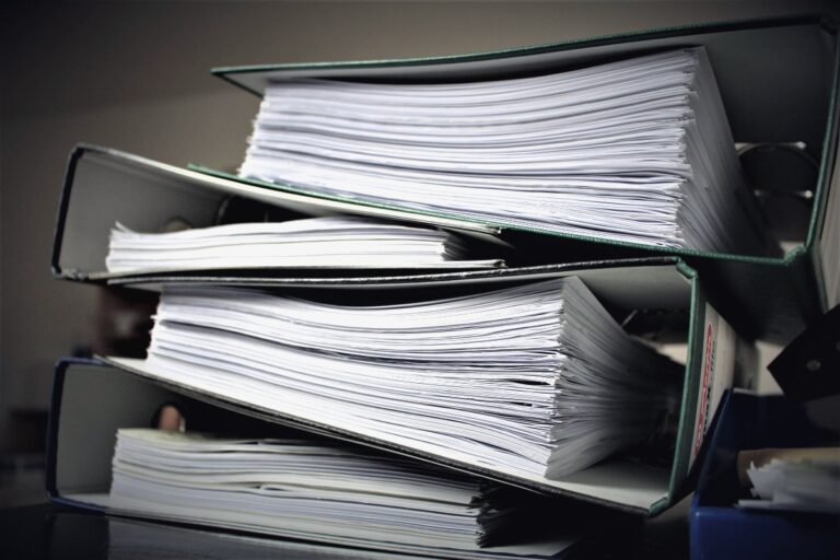 Archivadores con expedientes administrativos: abogado de expedientes disciplinarios de funcionarios en Madrid