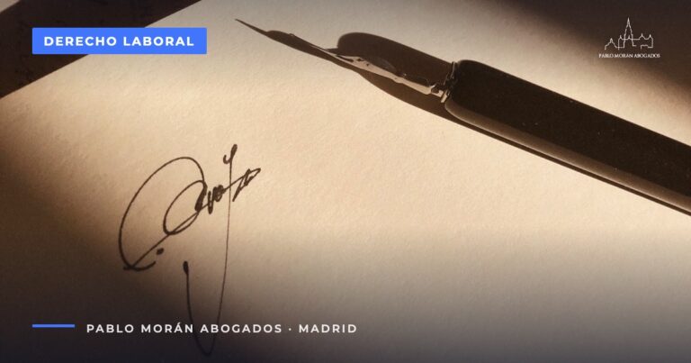Pluma y firma sobre un documento: revisar y firmar el finiquito, abogado laboral en Madrid