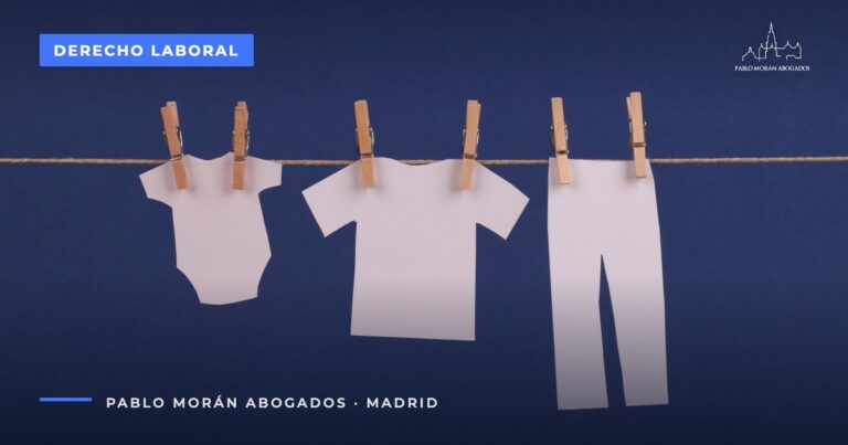 Ropa de bebé recortada en papel sobre un tendedero: reducción de jornada y excedencia por cuidado de hijos, abogado laboral en Madrid