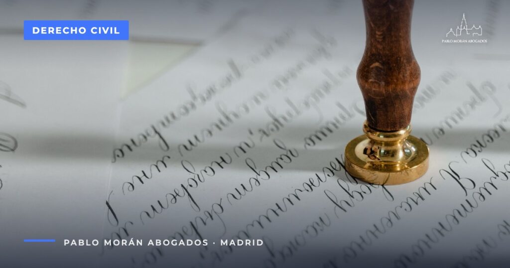 Sello lacrado sobre papeles manuscritos: renunciar a la herencia o aceptarla a beneficio de inventario, abogado de herencias en Madrid