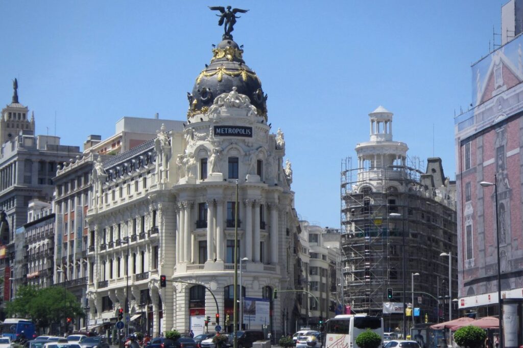 Fachadas de la Gran Vía madrileña: despacho de abogados en Cuatro Caminos, Madrid