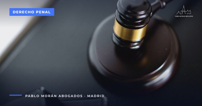 Mazo de madera de juez: cancelación de antecedentes penales, abogado penalista en Madrid