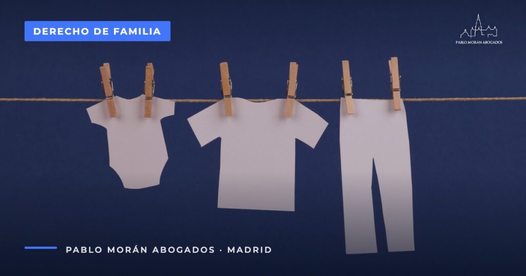 Ropa de bebé de papel en una cuerda: requisitos de la custodia compartida en Madrid
