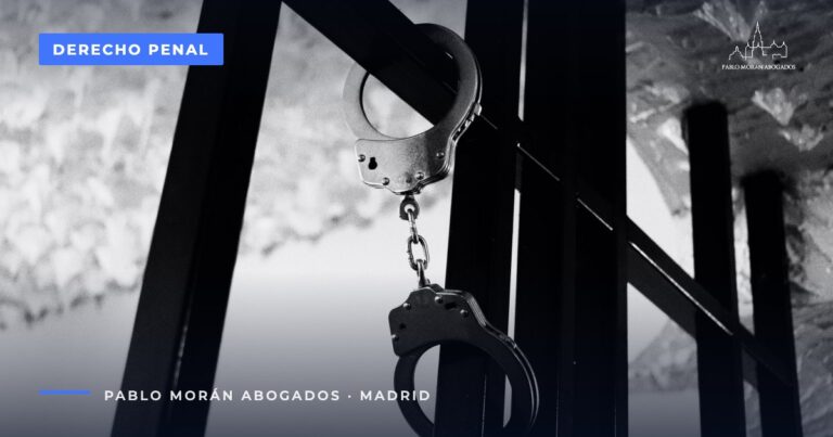 Esposas colgadas de unos barrotes: derechos del detenido y qué hacer en comisaría, abogado penalista en Madrid