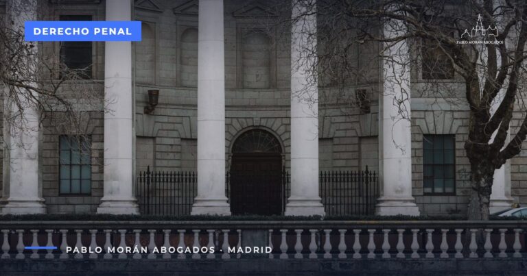 Columnata de un edificio judicial: si te citan como investigado, abogado penalista en Madrid